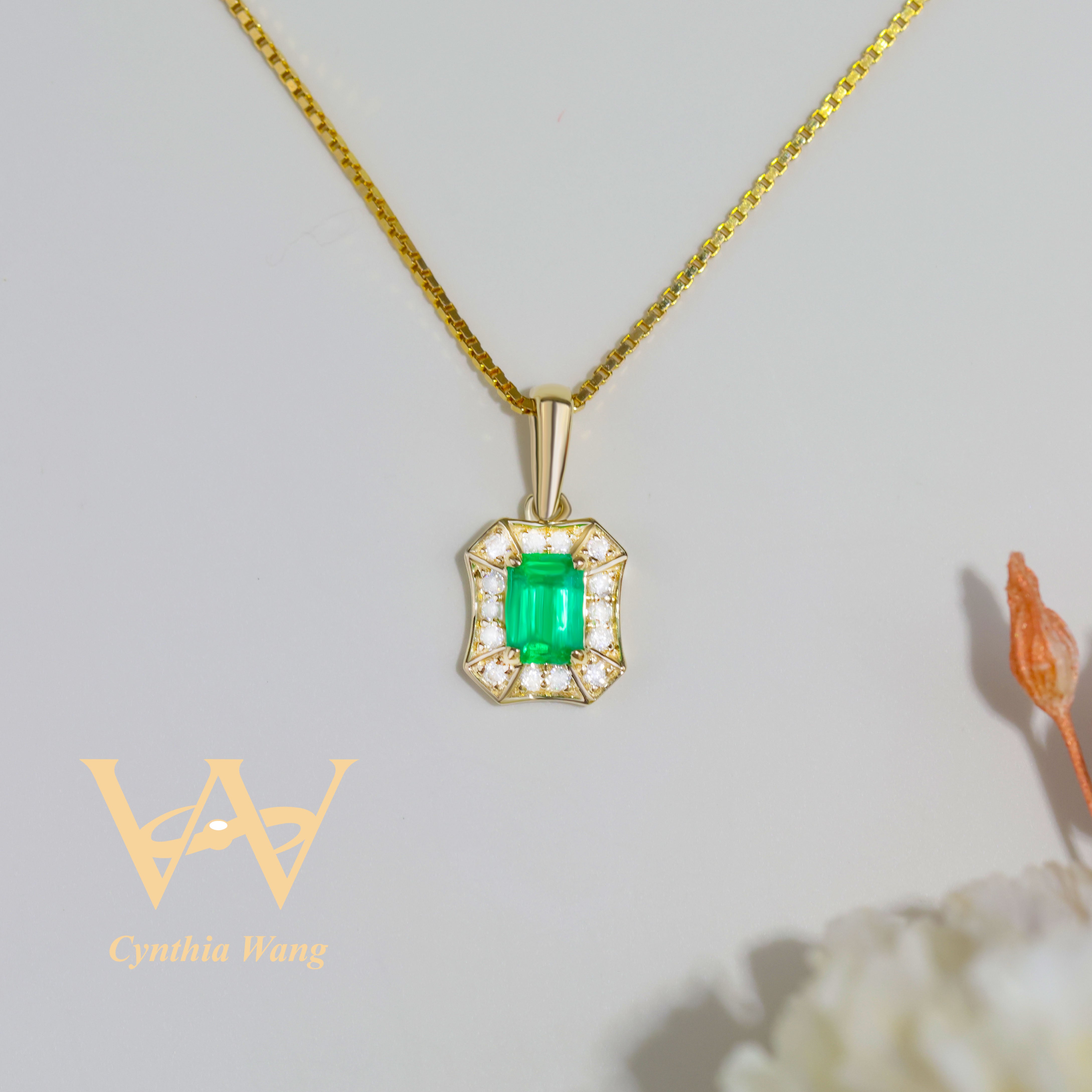 'Green Miracle' 9k God Emerald Pendant