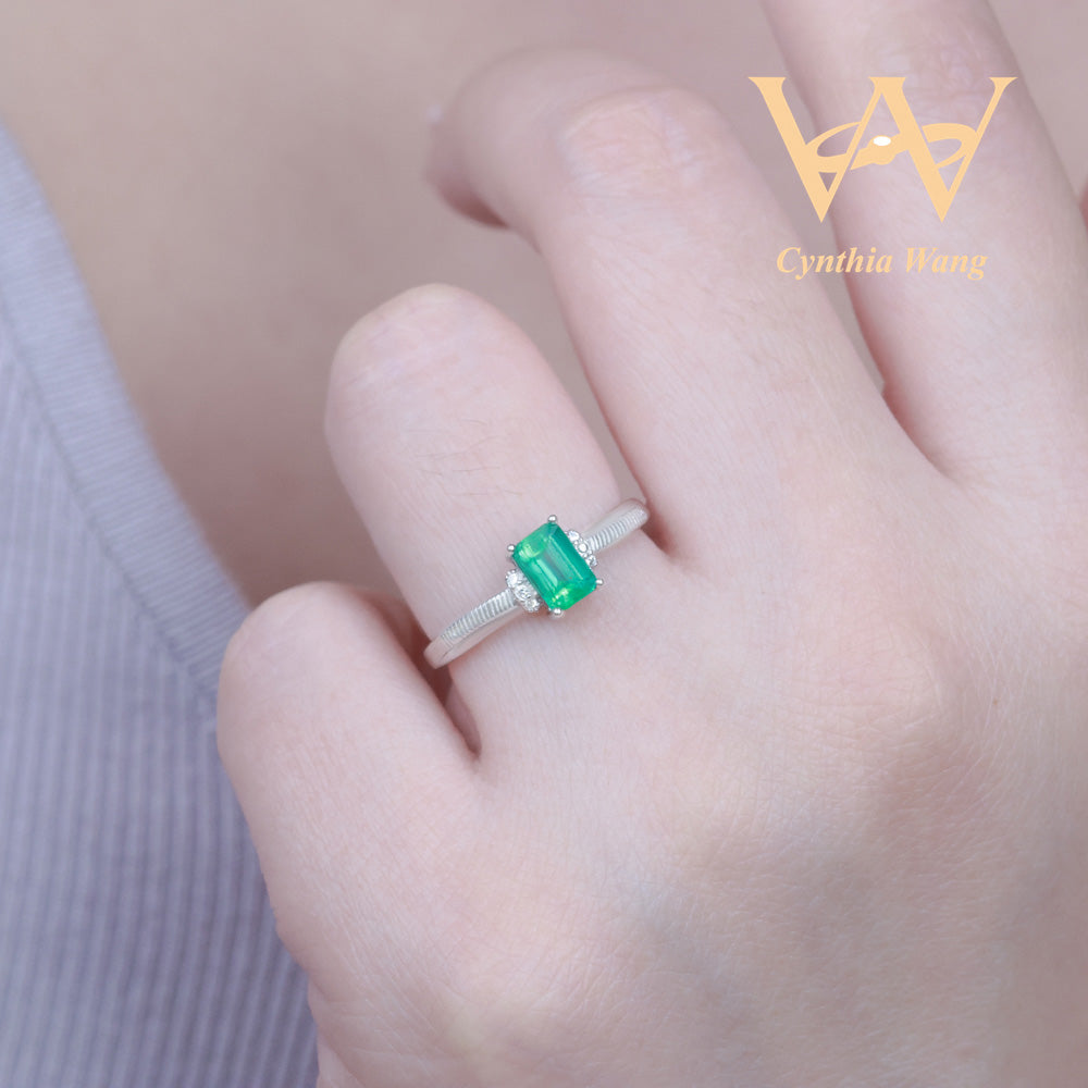 Emerald Sliver Ring