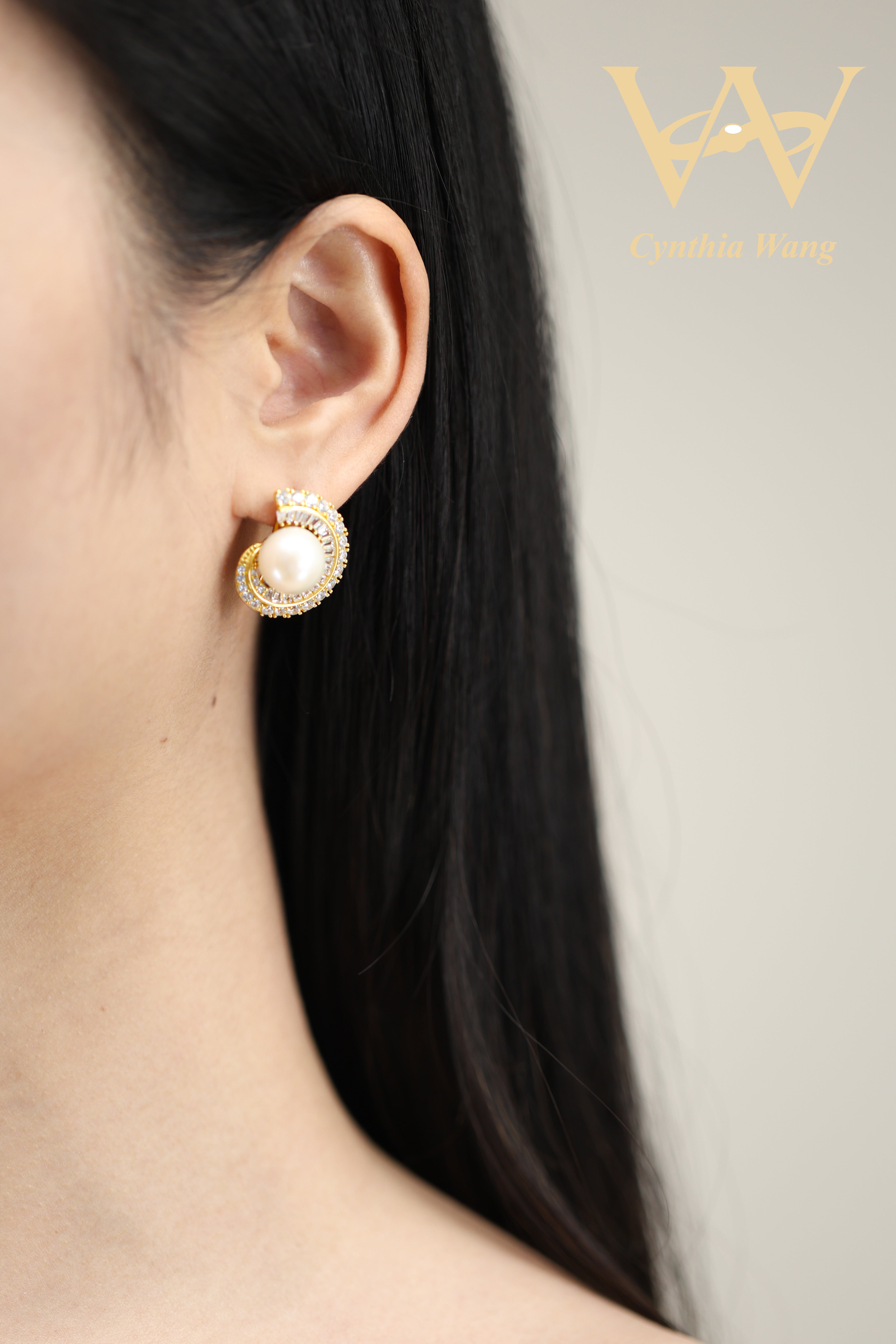'Gorgeous Conch' Edison Pearl Earrings