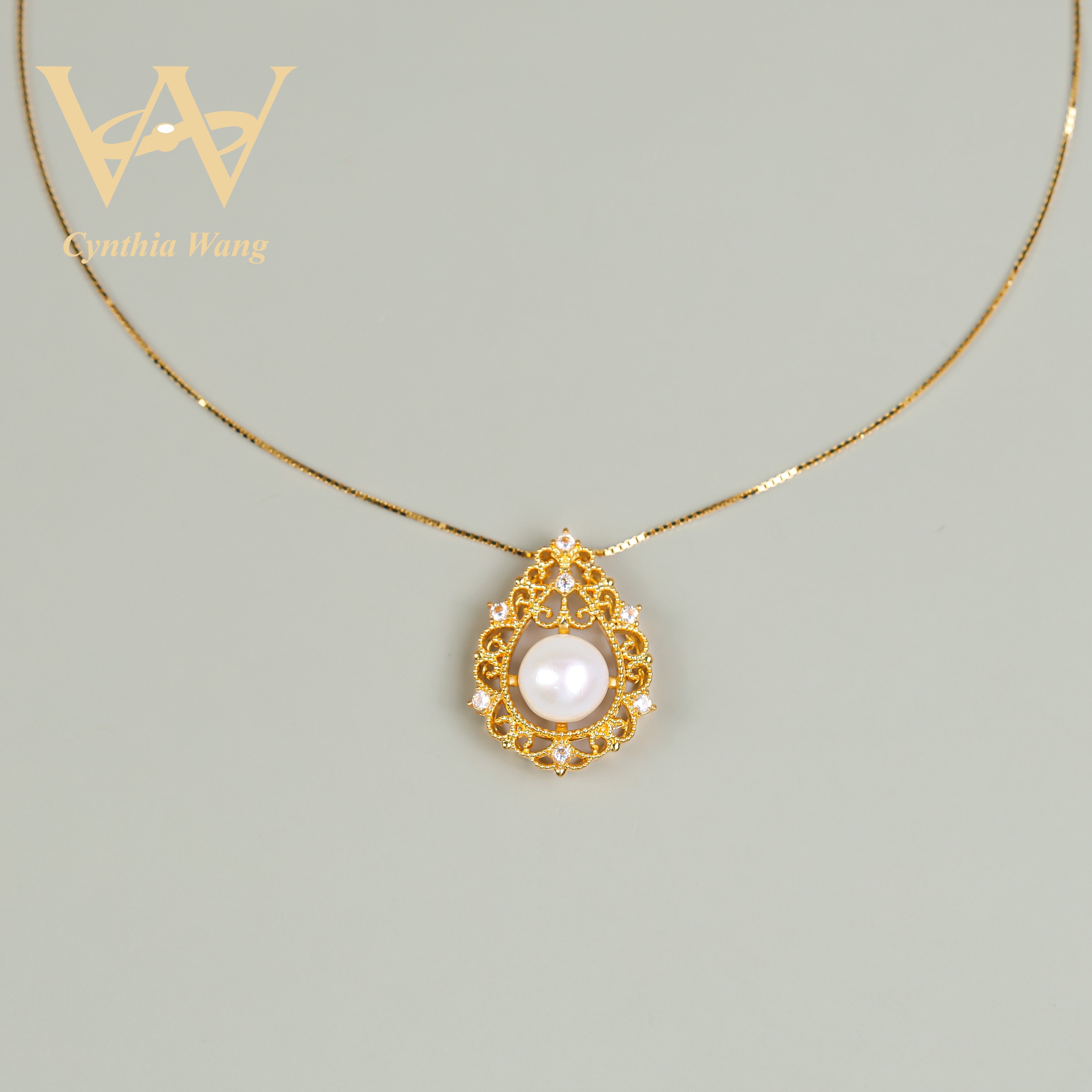 'Queen's Teardrop' 18k Gold Freshwater Pearl Pendant